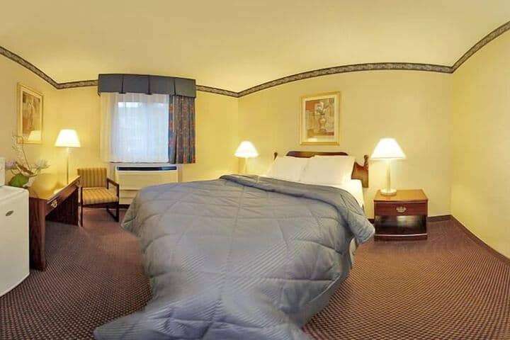 Room 8 of 37