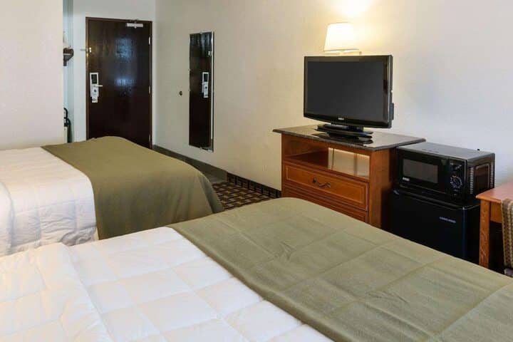 Room 15 of 37