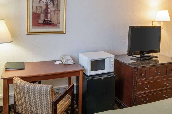 Room 12 of 37