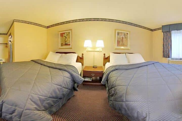 Room 9 of 37