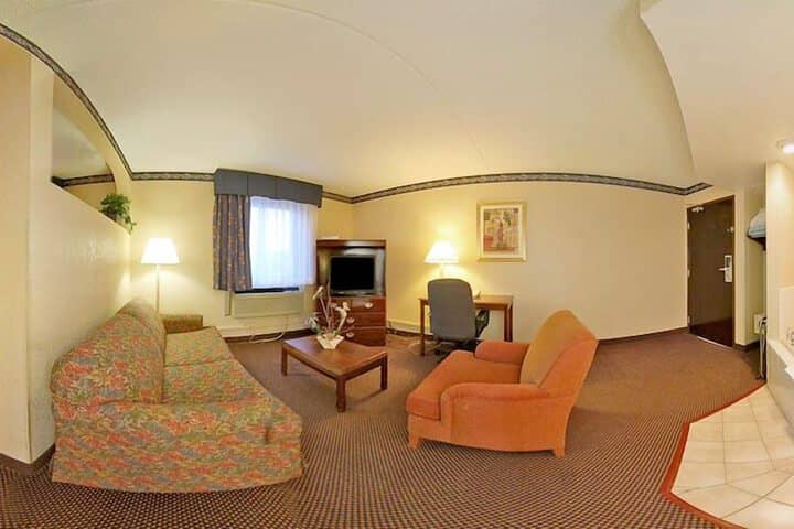 Room 21 of 37